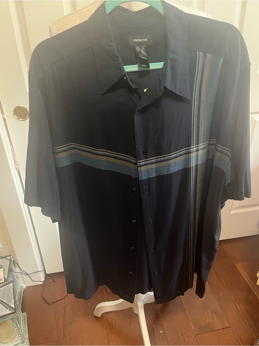 Claiborne Men's Black Short-Sleeve Button-Down Shirt with Blue Stripe Accents